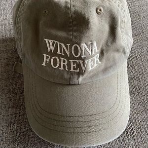 winona ryder hat